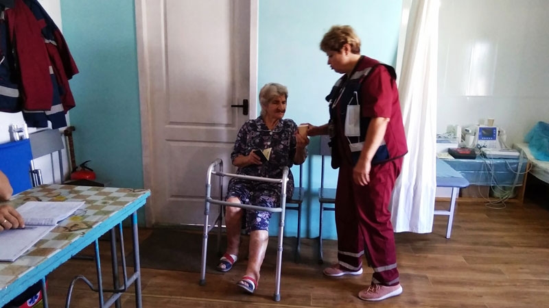 Оказание помощи на КПВВ Станица Луганская